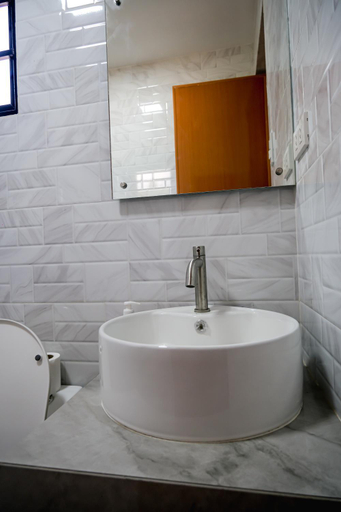 Bathroom 3, Hangout Haven Siargao Homestay, Dapa