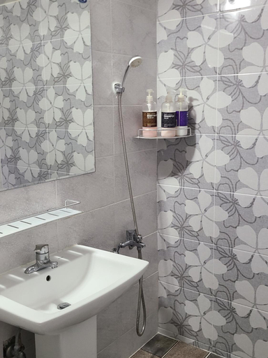 Bathroom, Geoje King motel, Geoje