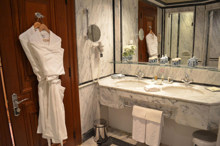 Bathroom 5, Olissippo Lapa Palace, Lisbon