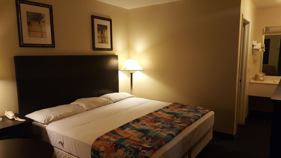 Bedroom 1, America's Best Inn - Macon, Bibb