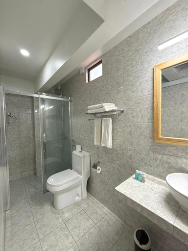 Bathroom 3, Ocean Lilly Inn