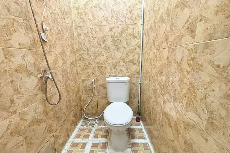 Bathroom 2, RedDoorz @ Terus Manis Suryakencana, Bogor
