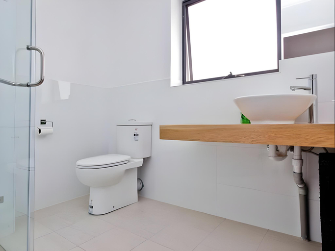Bathroom 2, Atlantic West Beach Apartments, Adelaide