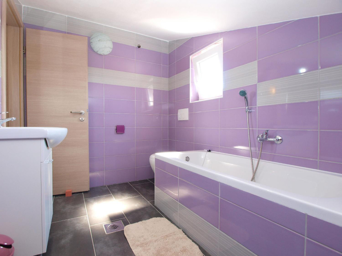 Bathroom 2, Apartments Biljana 1480, Ližnjan