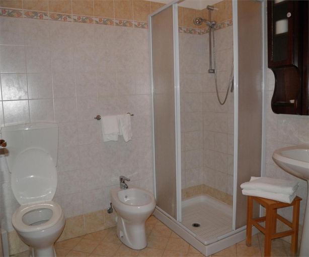 Bathroom 2, Hotel Bellagio, Alessandria