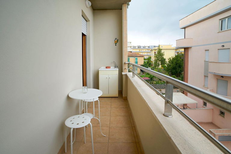 Others 4, Arcibaleno, Latina