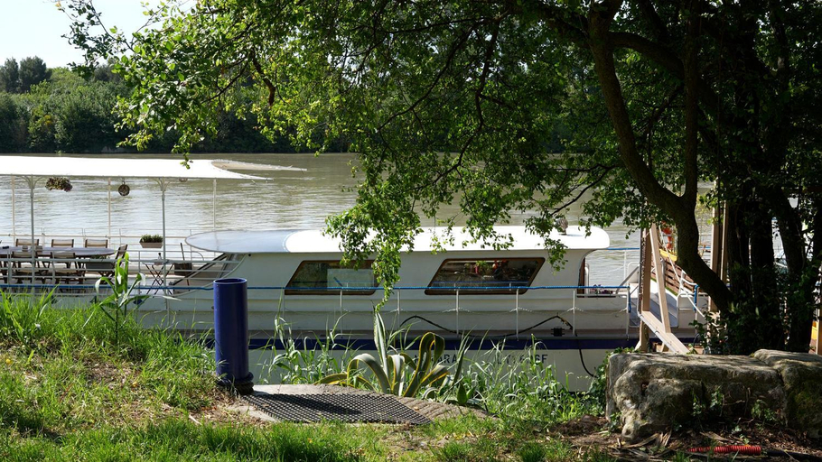 Others 5, Péniche Le Makara, Vaucluse