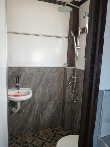 Bathroom 3, Zyrine Homestay - Seawall Side, Burgos