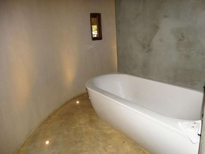 Bathroom 3, Bushfront Lodge, Livingstone