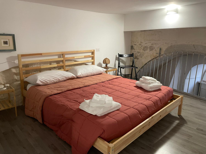 Others 2, ponte vecchio b&b, Ragusa