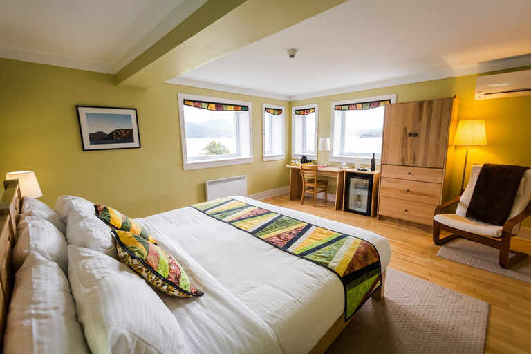 Bedroom 2, Neddies Harbour Inn, Division No. 9