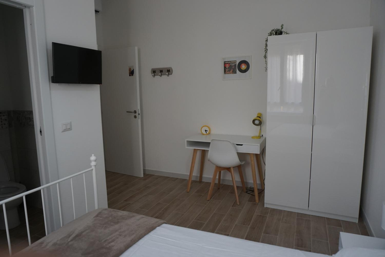 Others 5, Le Tre Borghesi, Parma