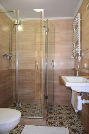 Bathroom 3, VIOLETTA, Skolivs'kyi