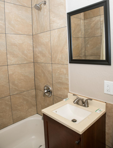 Bathroom, Regency Inn, Lane