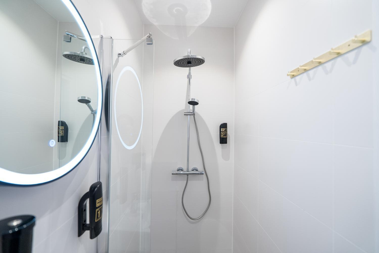 Bathroom 5, Hotel Crown, Amsterdam