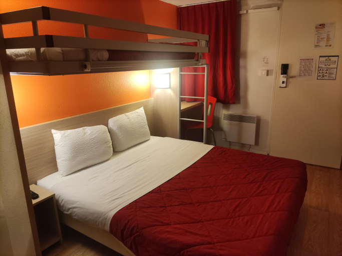 Bedroom, Premiere Classe Vannes, Morbihan
