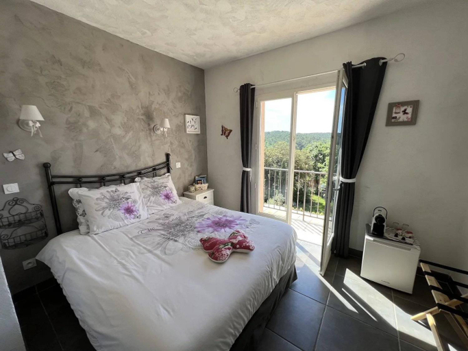 Bedroom, Lavandaline, Var