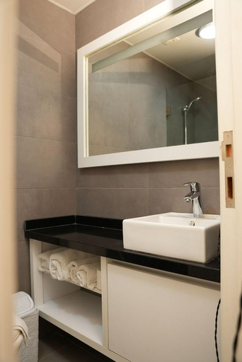 Bathroom 4, B Residence, Beirut