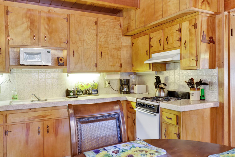 Others 5, Paradise in cedar #2095, San Bernardino