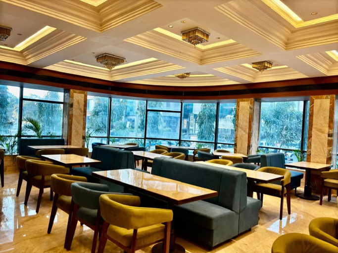 Food & Drinks 5, Infinity In, Thane