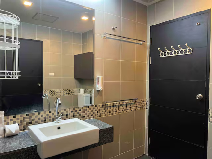 Bathroom, Sea View Suite Pool Access Patong Bay Hill #c81, Pulau Phuket