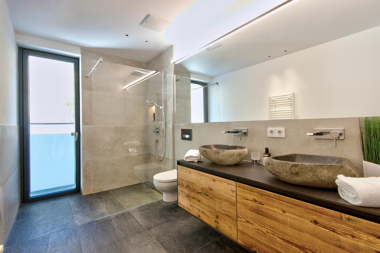 Bathroom 3, Hollywood Dream Penthouse & Apartments mit privater Sauna nahe Ischgl, Landeck