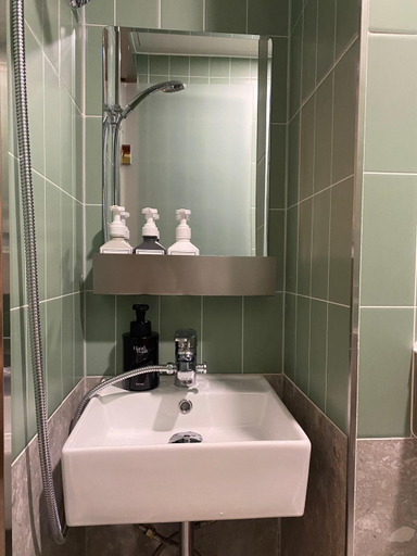 Bathroom 3, Huga Inn, Jung