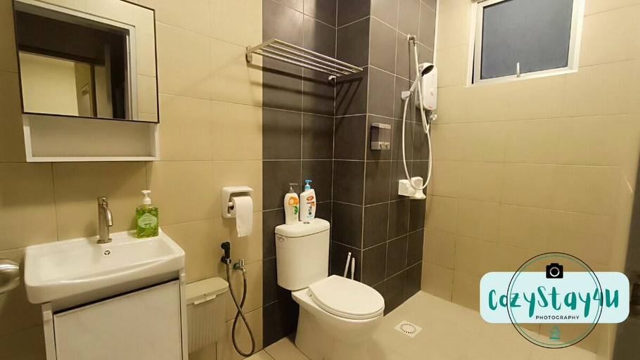 Bathroom 2, Puchong Skylake Lake-view Condo 3-6pax , Puchong