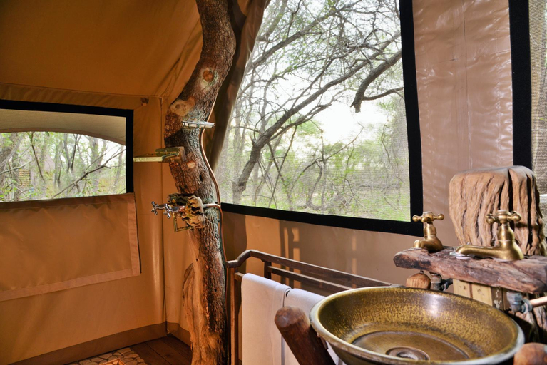 Bathroom 2, Rhino Walking Safaris, Ehlanzeni