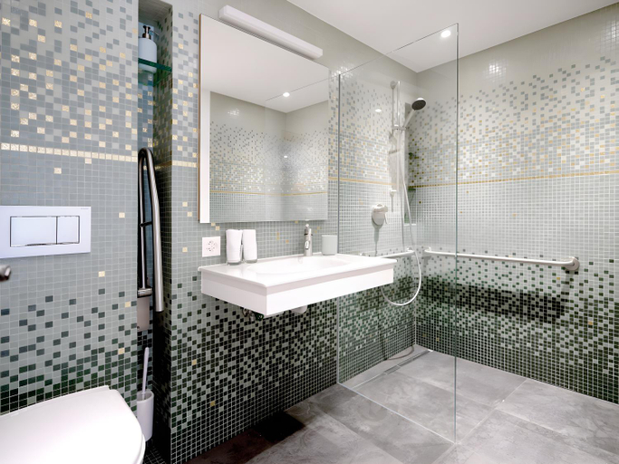 Bathroom 3, Alpengasthof Crusch Alba ed Alvetern, S-charl, Inn