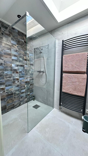 Bathroom 3, Slapen bij de Zeeuwse Lala, Sluis