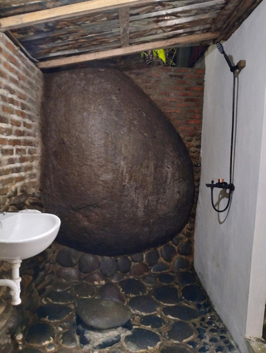 Bathroom, Alpha3 Eco Cabin, Tana Toraja