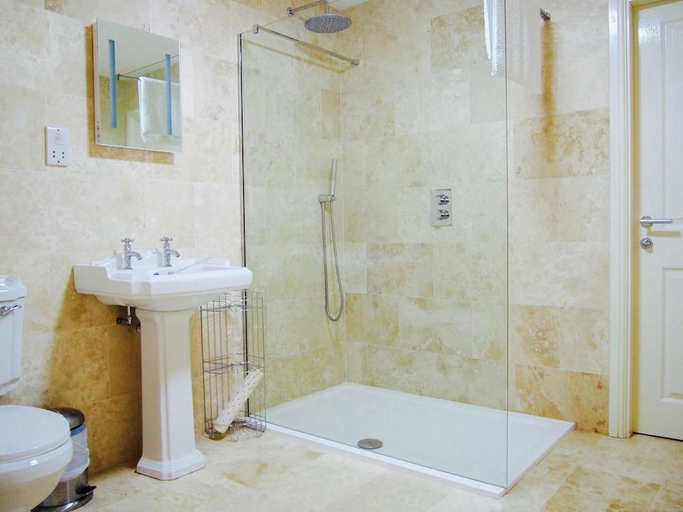 Bathroom 3, Wrangham House, North Yorkshire