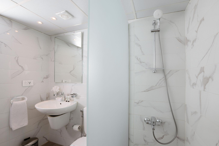 Bathroom 4, La Vida Suite, Beirut