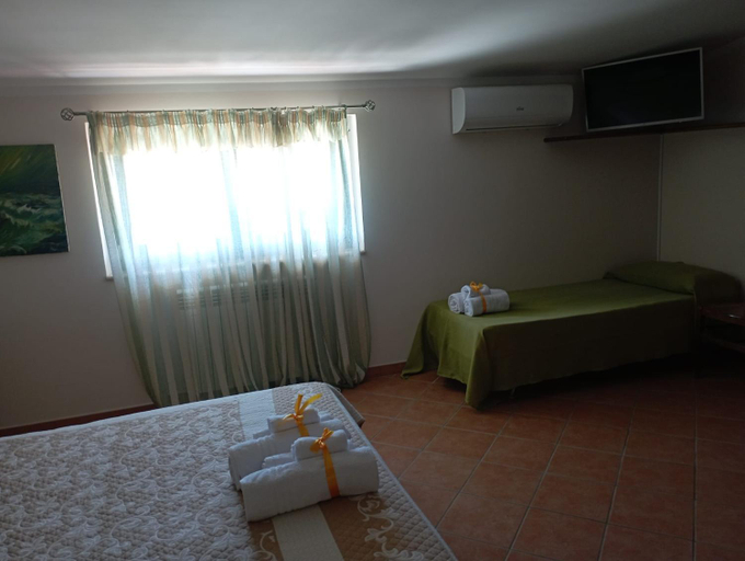 Others 4, B&B Marinella, Salerno