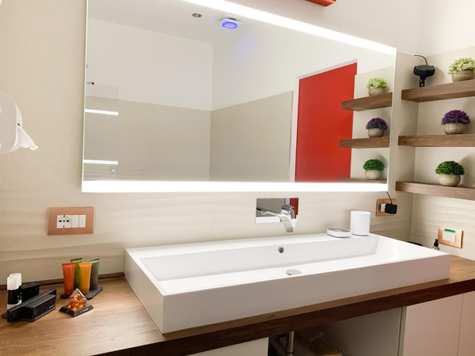 Bathroom 2, HomeSuite sul Lago, Bergamo