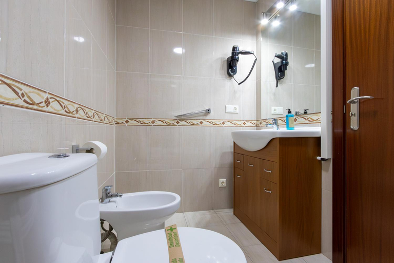 Bathroom, InsideHome Zaravencia Plaza Mayor, Zamora