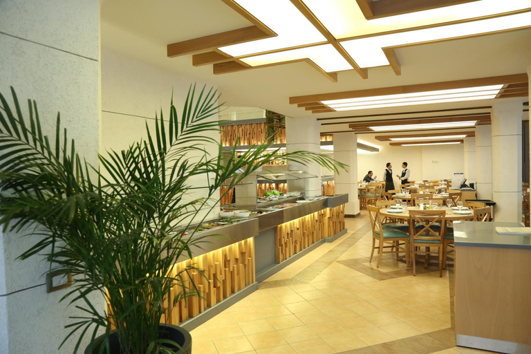 Food & Drinks 5, Golden Tulip Serenada Hamra Hotel, Beirut