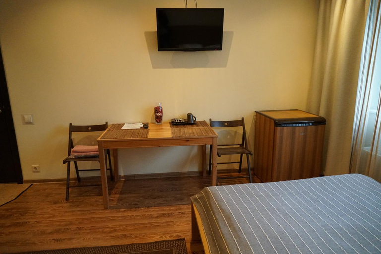 Others 5, Alexandria Hotel, South-Eastern