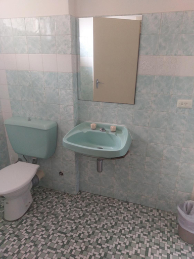 Bathroom 3, Adelaide Backpackers Hindley St, Adelaide