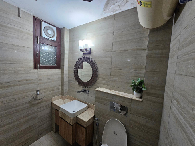 Bathroom 5, DEER PARK LUXURY HOMESTAY (Safdarjang Enclave), Delhi
