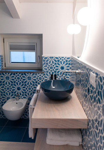 Bathroom 4, La Casa dell'Orologio, Napoli