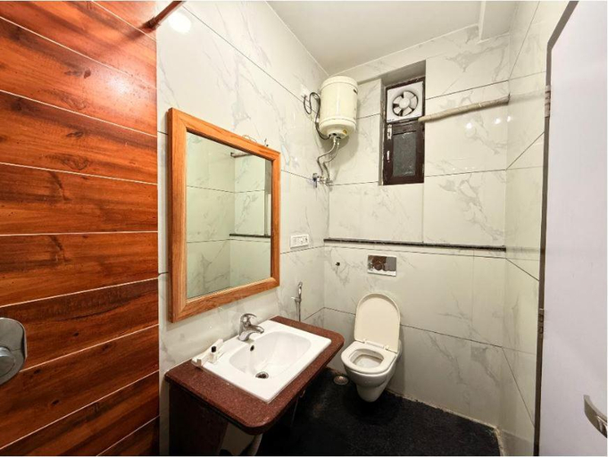 Bathroom 2, Hotel Radhika, Jaisalmer