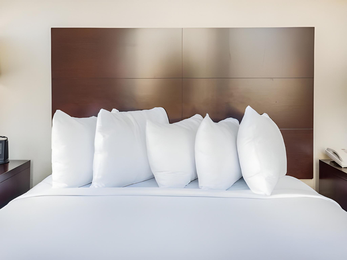 Bedroom 3, The Mercantile Hotel, Orleans