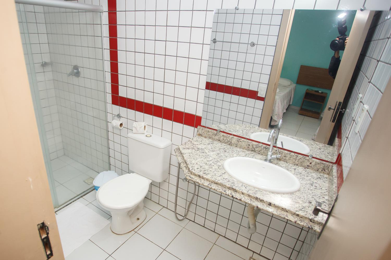 Bathroom 3, Starbello Hotel, Eunápolis