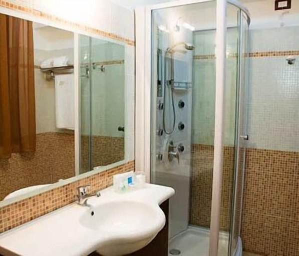 Bathroom 4, Sammartano Hotels, Trapani