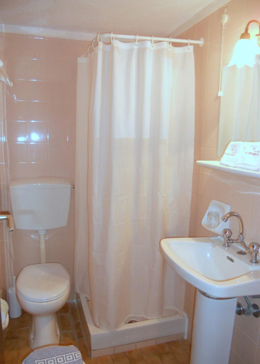 Bathroom 3, Hotel Arsenakos, Peloponnese
