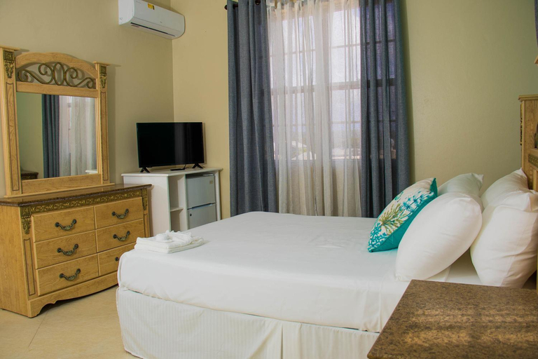 Bedroom 2, Vale View Manor