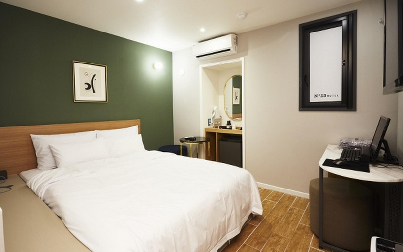 Bedroom 5, No.25 Suyu branch, Gangbuk