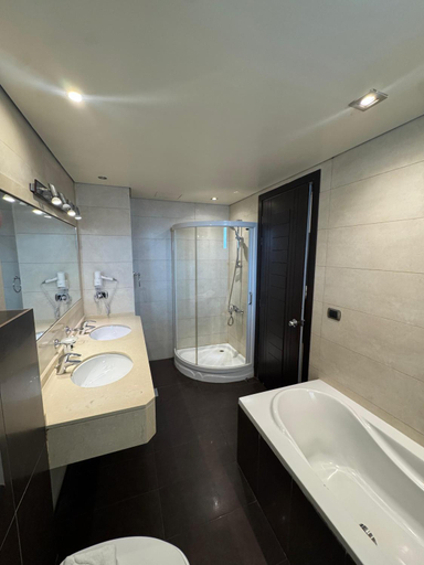 Bathroom 3, Ny Suites, Beirut